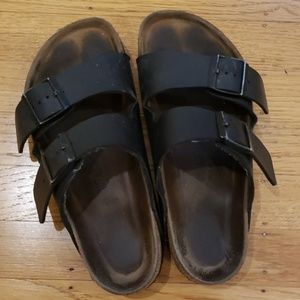 Black Birkenstock SZ 37 Wide